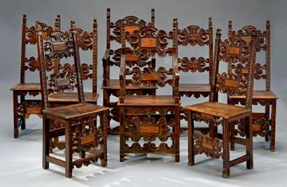 Réunion de six chaises, un fauteuil les accotoirs...