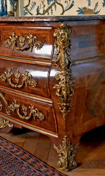 Importante commode tombeau en placage de...