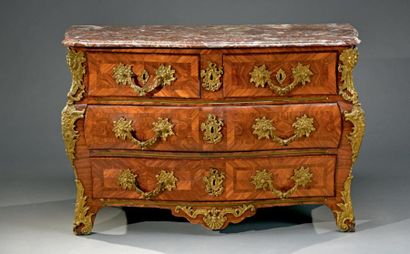 Importante commode tombeau en placage de...