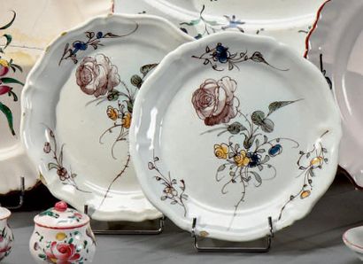 LA TRONCHE
Deux assiettes formant pendant...