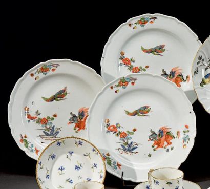 ALLEMAGNE, MEISSEN
Trois assiettes à bord...