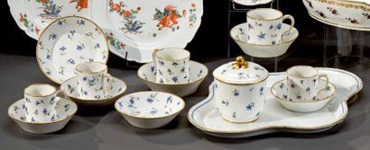 SÈVRES
Ensemble en porcelaine comprenant...