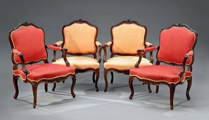 Suite de quatre beaux et larges fauteuils...