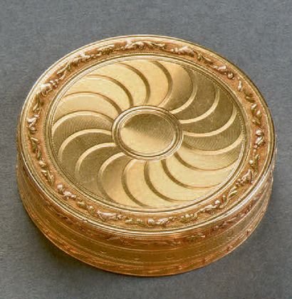 Boîte ronde couverte en or 18K (750/°°) à...