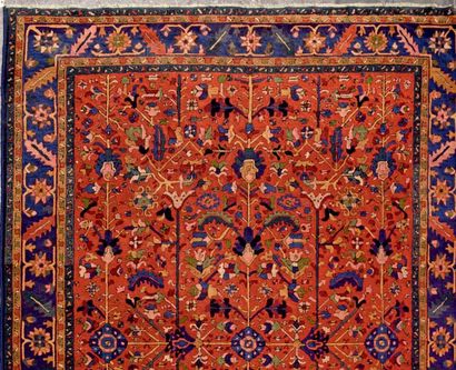 Beau tapis « Janus » à décor végétal sur...
