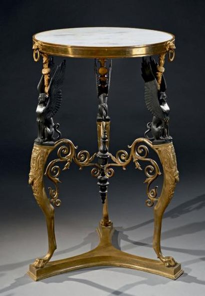 Beau guéridon rond, le piétement en bronze...