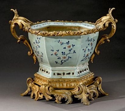 CHINE
Cache-pot hexagonal sur piédouche en...