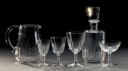 BACCARAT
Service de verres à pied en cristal...