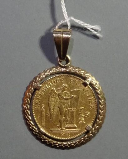 Pendentif en or jaune 18K (750/°°) ornée...