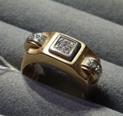 Bague chevalière en or jaune 18k (750/°°)...