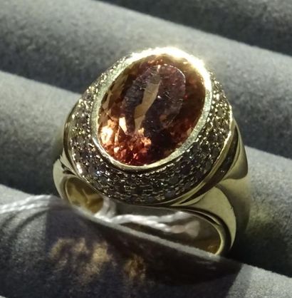 Bague jonc en or jaune 18K (750/°°) ornée...