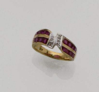 Bague jonc en or jaune 18K (750/°°) à décor...
