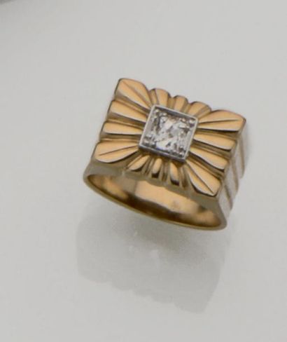 Bague chevalière en or jaune 18K (750/°°)...