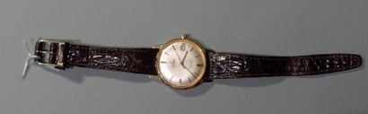 OMEGA
Montre bracelet d'homme en or jaune...