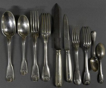 Partie de ménagère en argent modèle à filets...