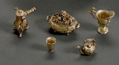PUIFORCAT
Cinq miniatures en argent:
- Cafetière...
