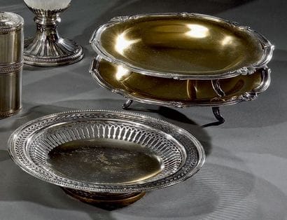 Paire de petites coupes rondes sur trois...