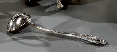 Cuillère à crème en argent à médaillon Rocaille,...