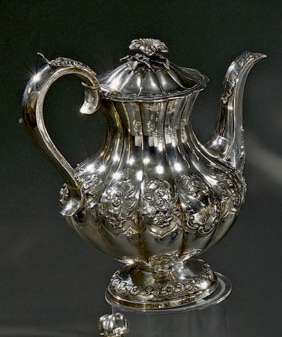 Angleterre
Grande théière balustre sur piédouche,...