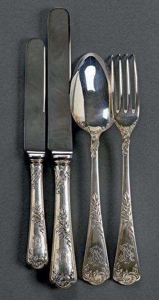 PUIFORCAT
Ménagère en argent à spatule découpée...