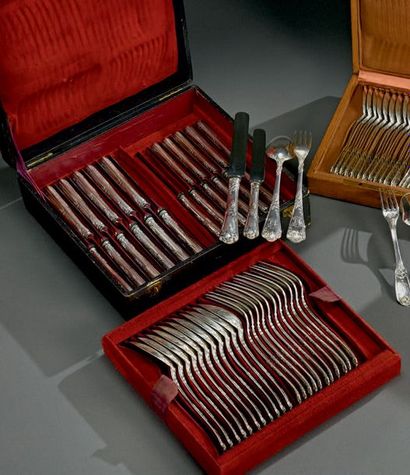 PUIFORCAT
Ménagère en argent à spatule découpée...