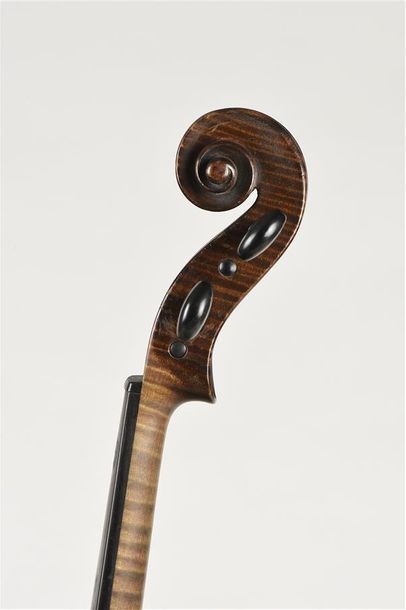 Violon fait vers 1900 portant étiquette Stradivarius....