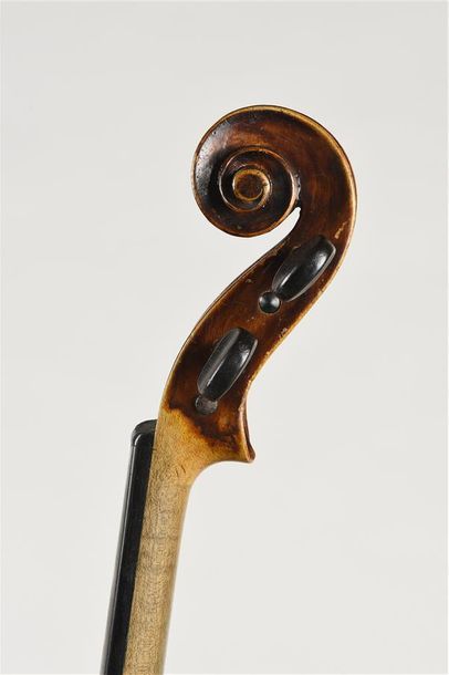 Violon allemand portant étiquette Guarnerius....