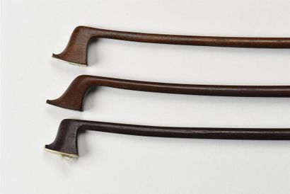 Lot de trois baguettes de violon dont deux...
