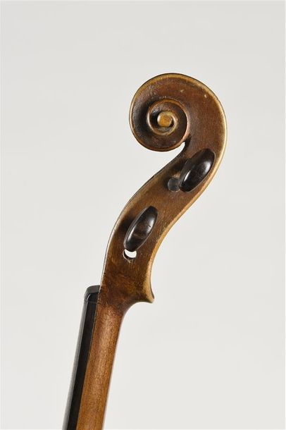 Violon français fait à Mirecourt vers 1840....