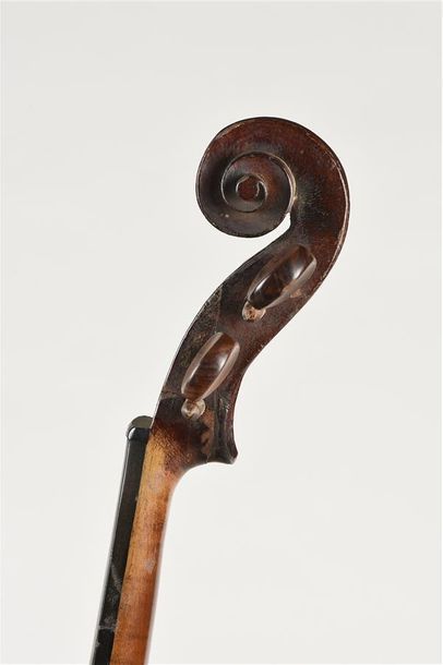 Lot de trois violons : un violon médio fino...