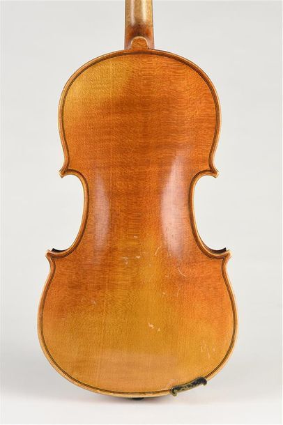 Violon 3/4 Compagnon. Un coin cassé sur la...