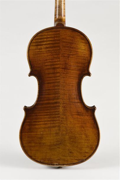 Violon français portant l'étiquette Terminé...