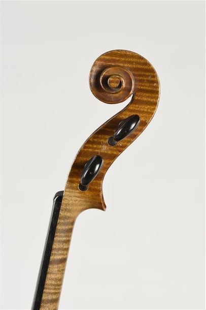 Violon Mirecourt portant la marque au fer...