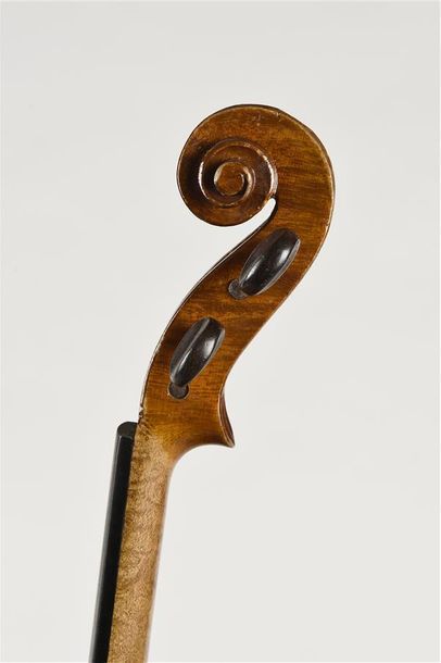 Violon signé au fer J. Lavest à Montluçon...