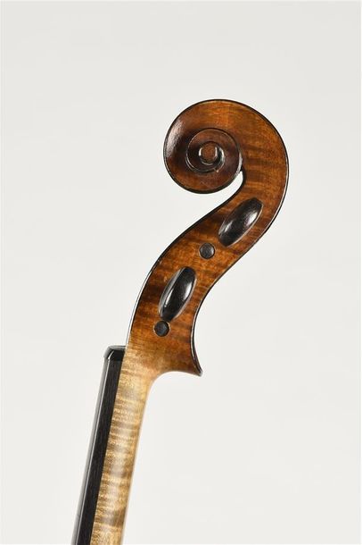 Violon finit et repassé sous la direction...