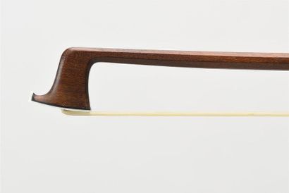 Archet de violon fait en collaboration avec...