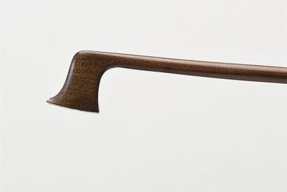 Archet de violon de l'école de Bazin, signé...