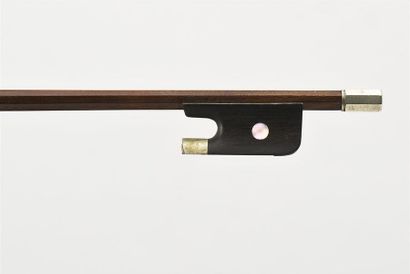 Archet de violon de l'école de Bazin, signé...