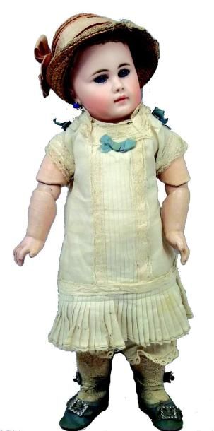 Bébé avec tête allemande en biscuit coulé...