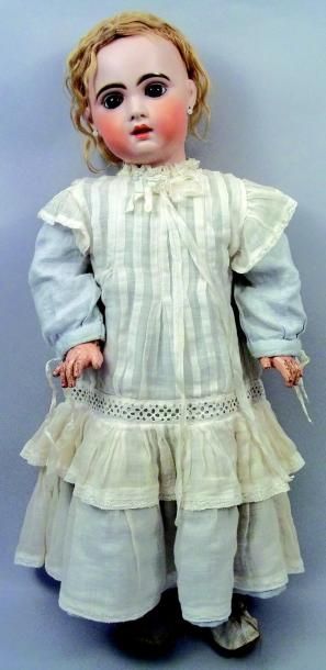 Grand Bébé JUMEAU, tête non signée, modèle...