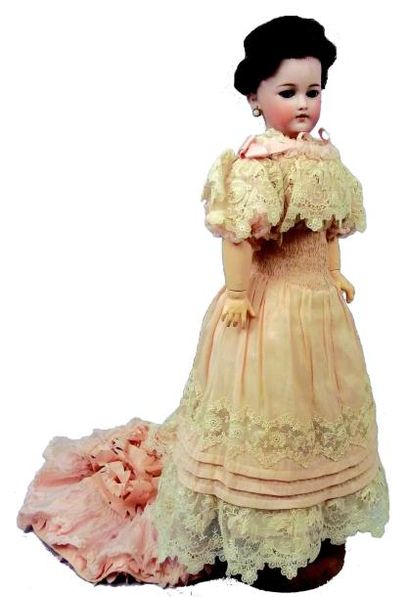 Poupée-Dame de la SFBJ, tête en biscuit coulé...