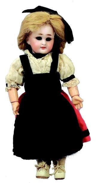Petit bébé de la SFBJ avec tête en biscuit...