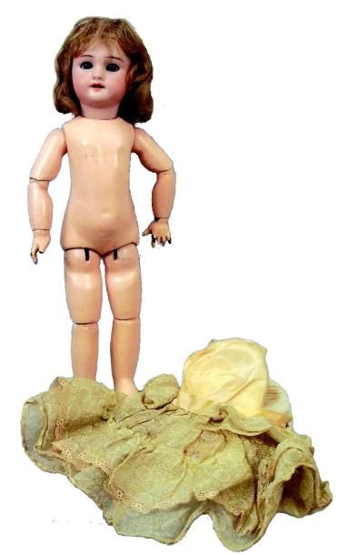 Bébé de la SFBJ avec tête en biscuit coulé...