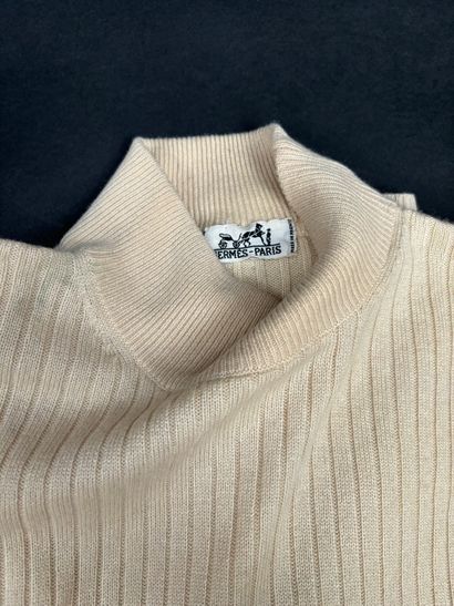 Hermès Paris
Pull en soie et cachemire couleur...