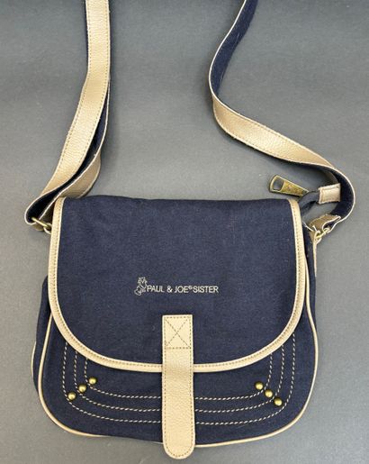 Paul & Joe sister
Small besace bag in navy...