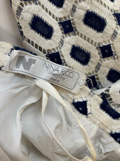 Nina RICCI
Jupe mi longue 
En guipure à motifs...