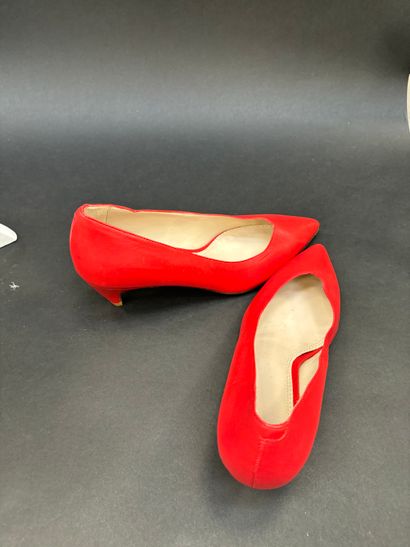 MAJE
Lot de deux paires d'escarpins 
En cuir...