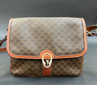 Céline vintage
Three-gusset bag in beige-brown...