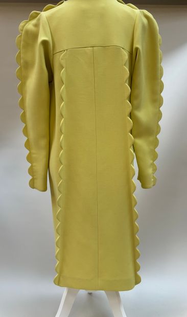 Chloé
Ceremonial coat in pistachio wool with...