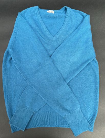 Hermès Paris
Pull d'homme col V en cachemire...